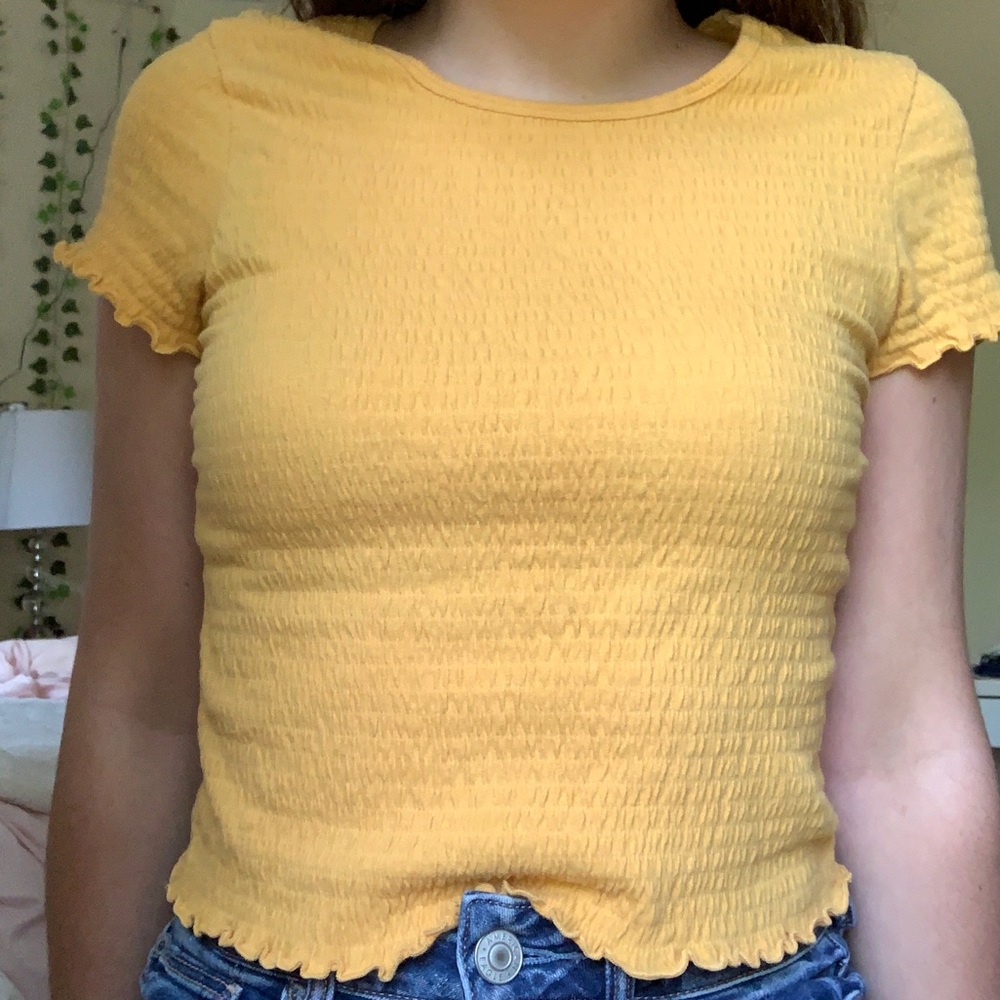 Yellow American Eagle ruffle short sleeve shirt
